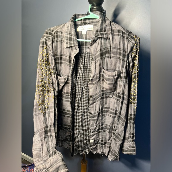 Vintage Havana Flannel Styled Distressed Top - Picture 6 of 8